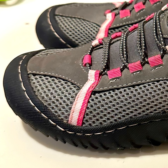 Jeep J-41 Charcoal Tahoe Sneakers with pink accents.  Sz:8.5 Super Cute! - Picture 7 of 8